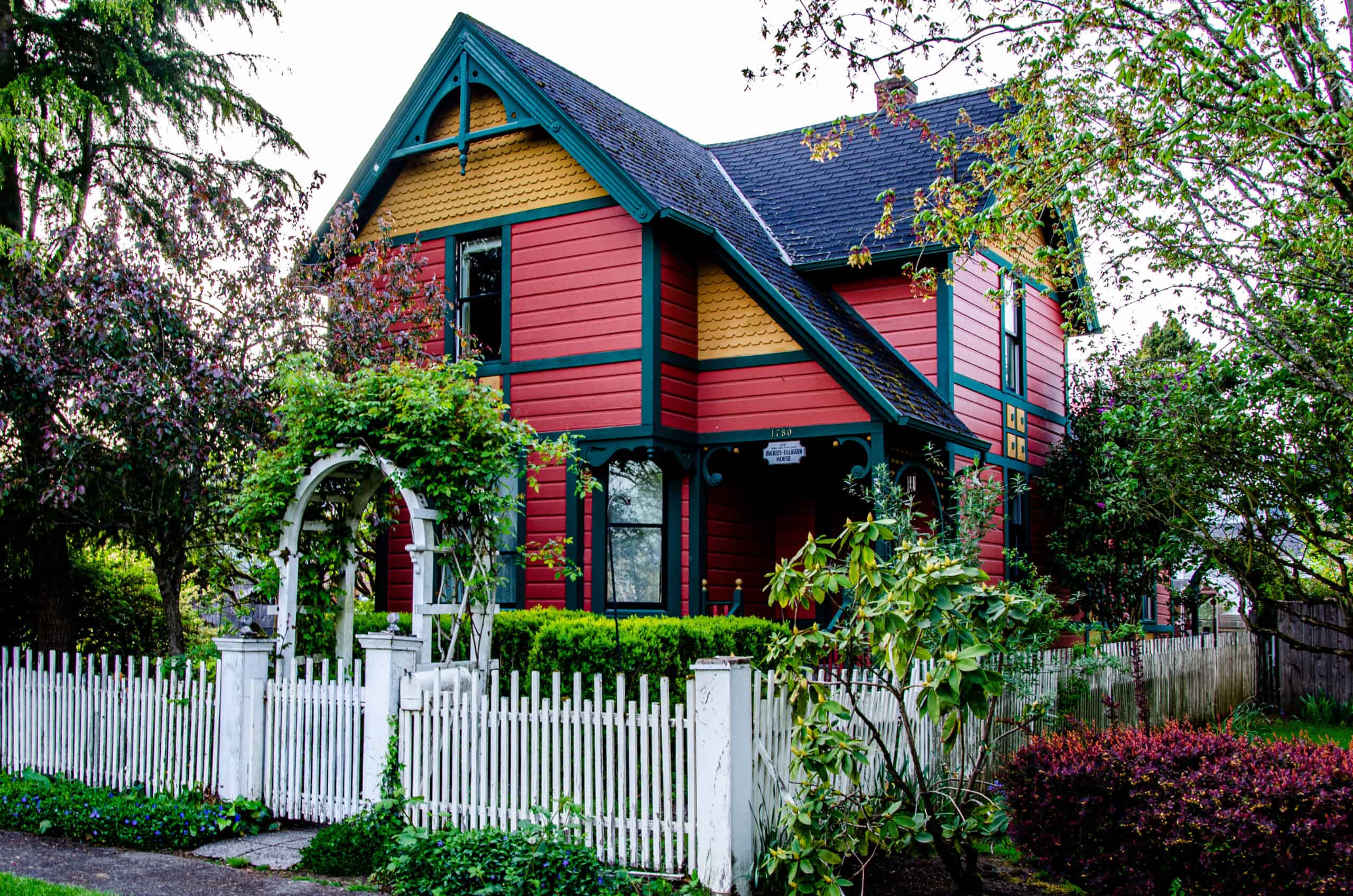 Vintage Home in Willamette scaled